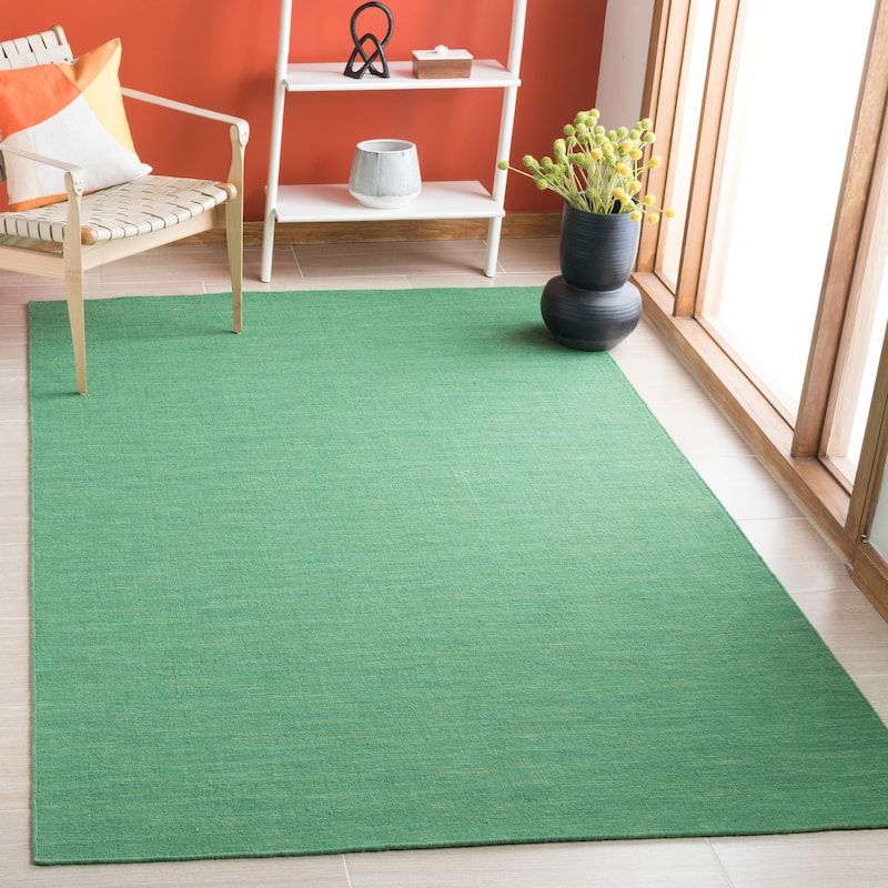 SAFAVIEH Handmade Kilim Aiman Wool Rug - 5' x 8' - Green
