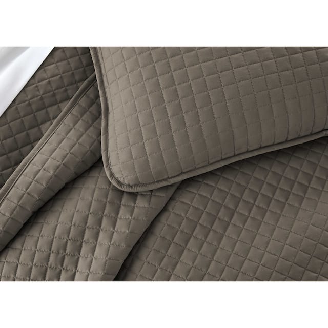 Oversized Solid 3-piece Quilt Set by Southshore Fine Linens