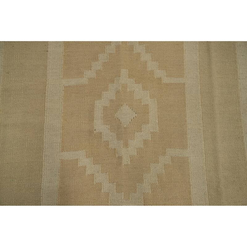 Hand Woven Southwestern Wool Beige Geometric Area Rug - 7' 2'' X 5' 0''