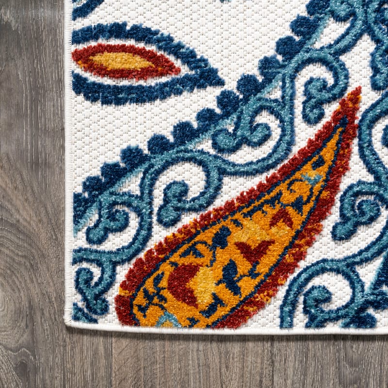 JONATHAN Y Gordes Paisley High-Low Indoor/Outdoor Area Rug