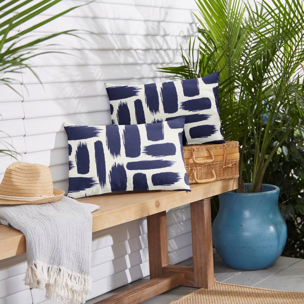 Blue Graphic Indoor/ Outdoor Pillows (Set of 2)