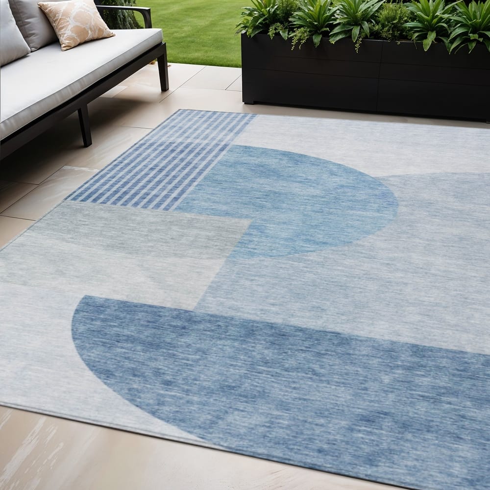 HomeRoots Geometric Transitional Rectangle Outdoor Rug
