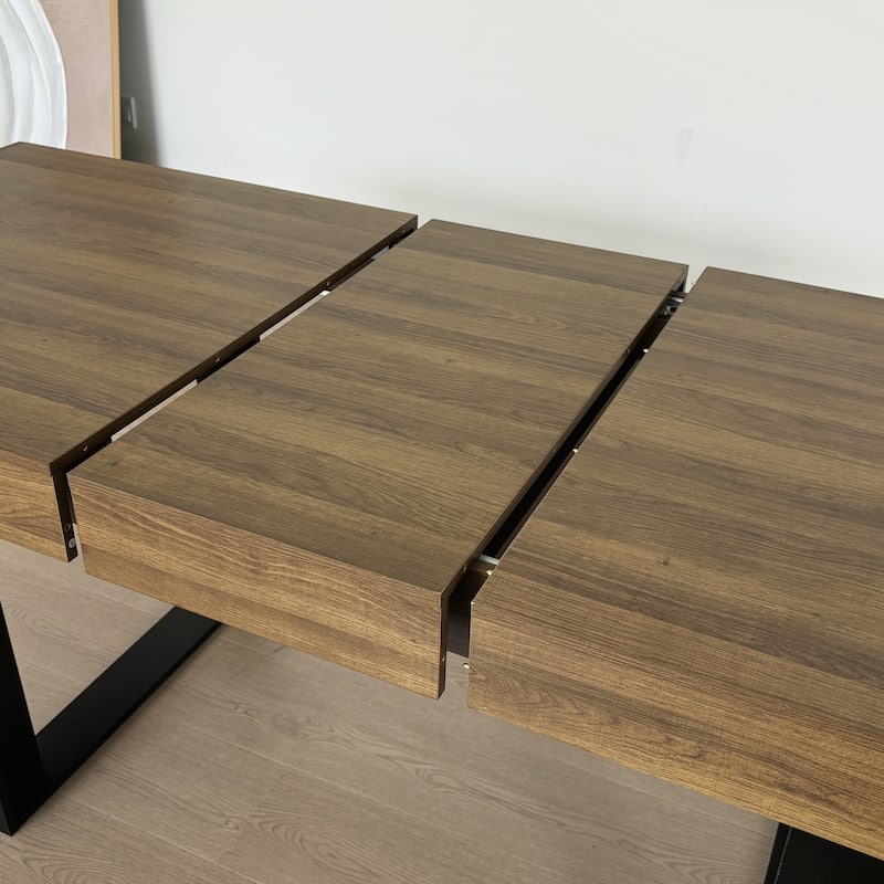 Versatile Extendable Dining Table for Large Gatherings, Enhancing Dining Experience