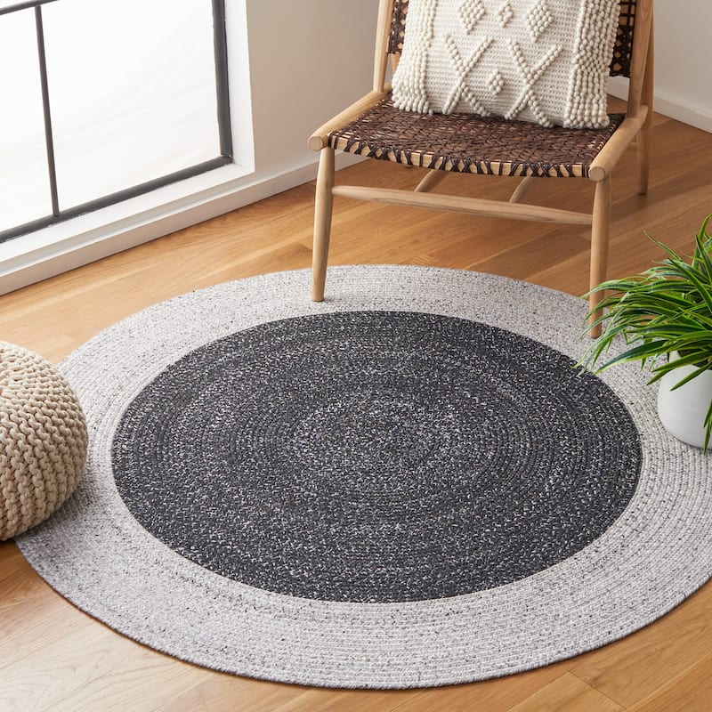 SAFAVIEH Handmade Braided Zelie Round Rug - 5' Round - Black/Light Grey