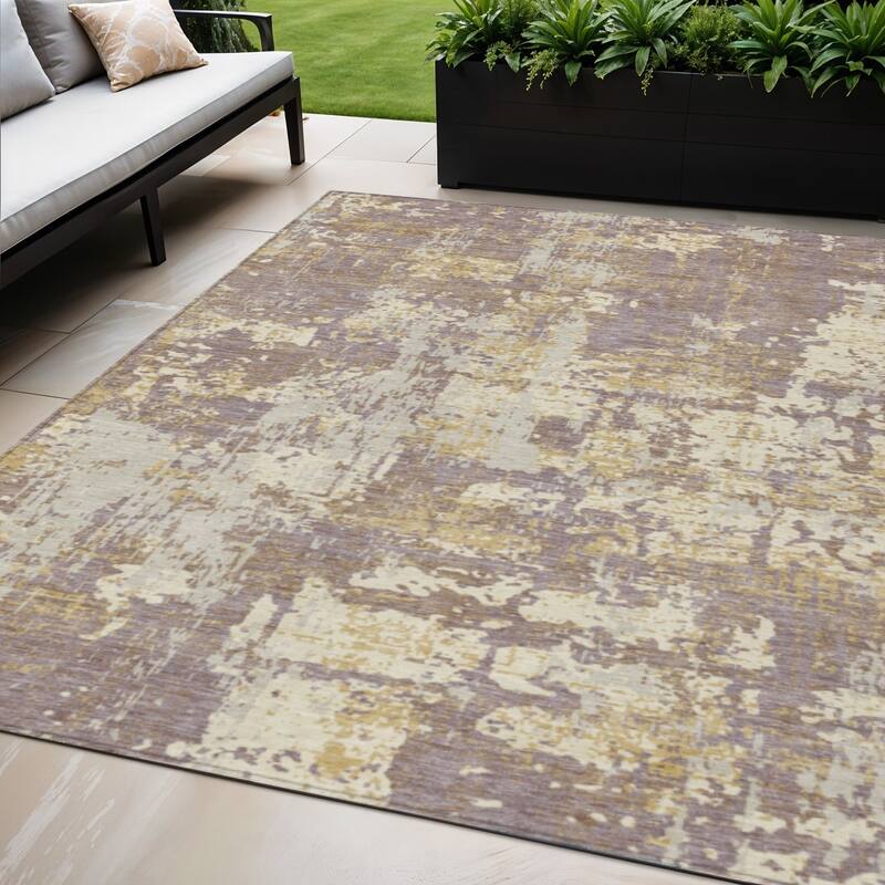 HomeRoots Abstract Transitional Rectangle Outdoor Rug - 5' X 8'