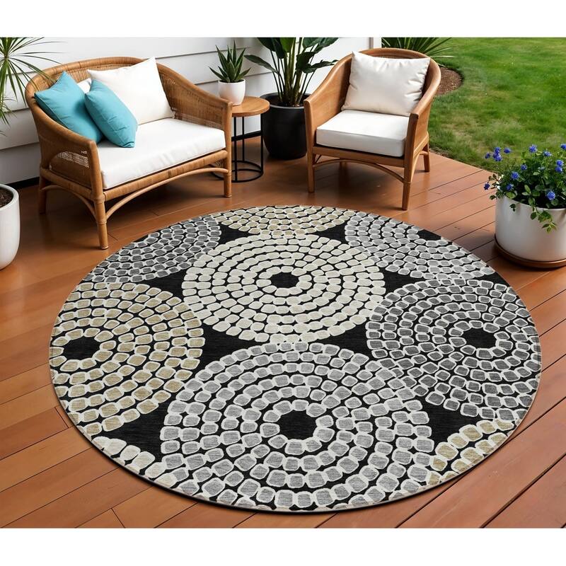 HomeRoots Geometric Transitional Rectangle Outdoor Rug - 8' Round