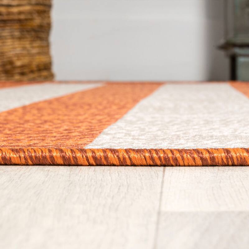 JONATHAN Y Vinales Two-Tone Wide Stripe Indoor/Outdoor Area Rug