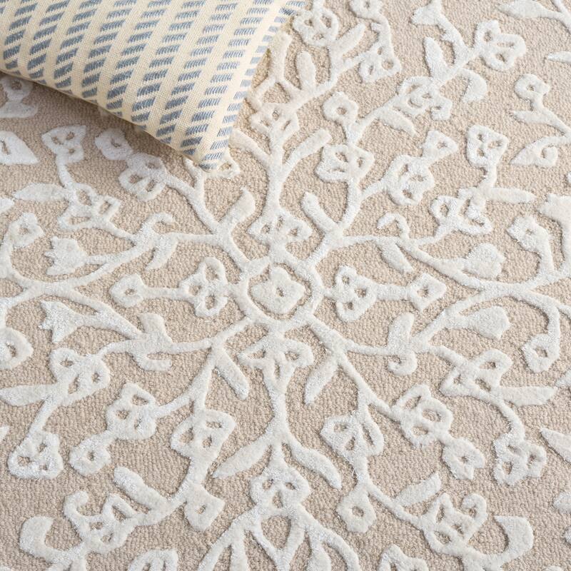 SAFAVIEH Handmade Glamour Gudbjorg Floral Viscose Rug