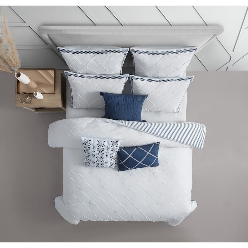 Pintuck Eyelet 3 Piece Comforter Set