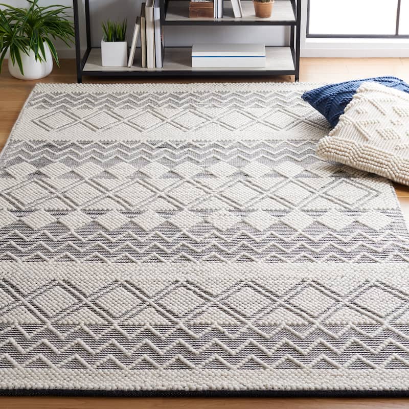 SAFAVIEH Handmade Natura Janica Wool Rug - 6' x 9' - Black/Ivory