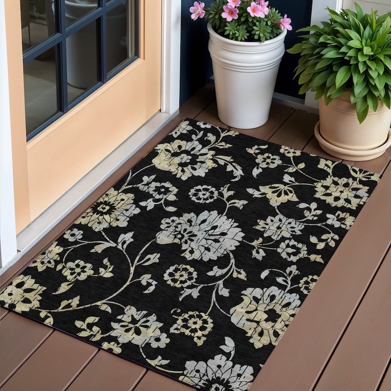 HomeRoots Floral Transitional Rectangle Outdoor Rug - 3' x 5'