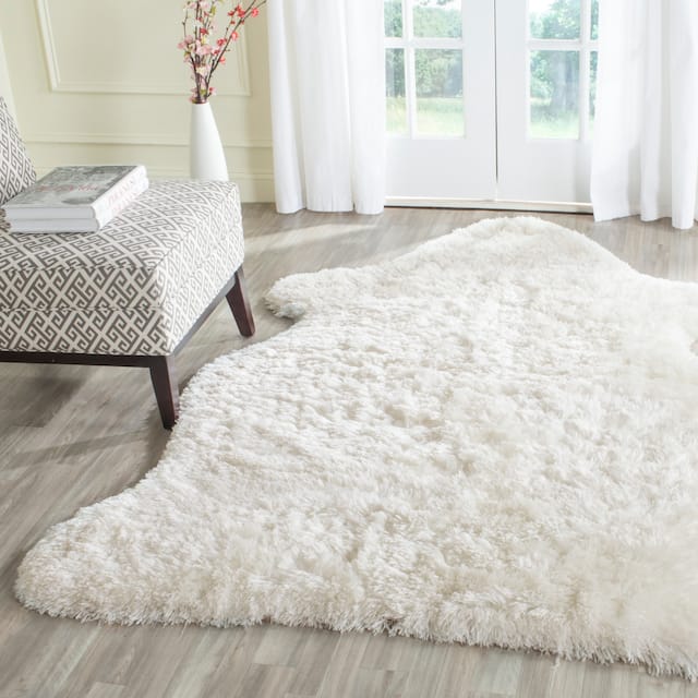 SAFAVIEH Handmade Arctic Shag Guenevere 3-inch Extra Thick Rug - 5' x 8' Scallop - Ivory