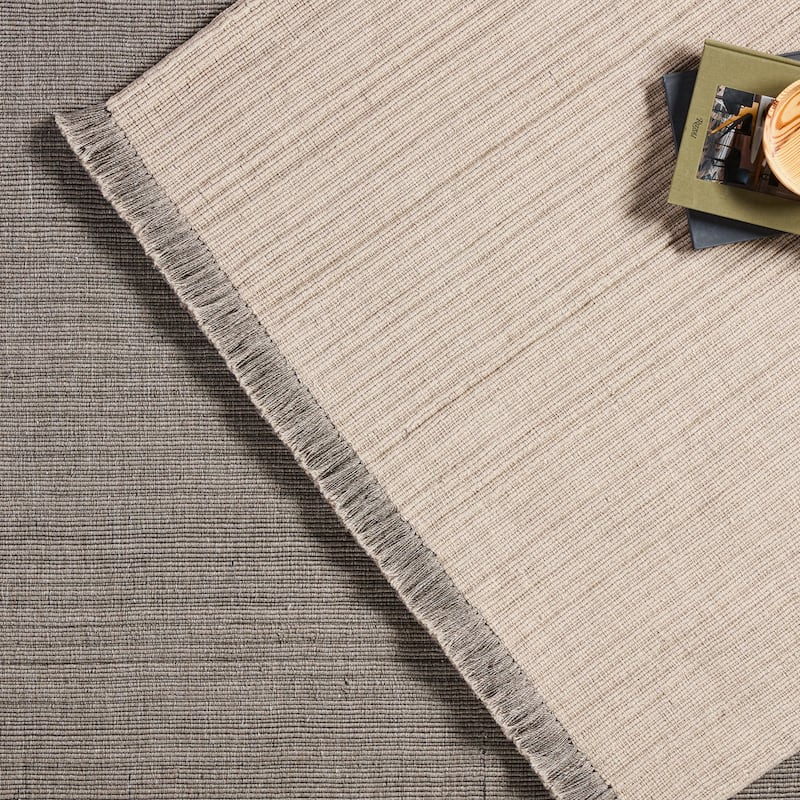 Tudor Indoor/ Outdoor Solid Area Rug