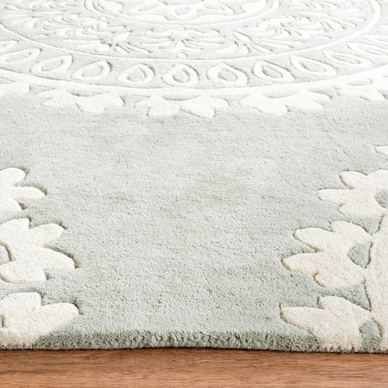SAFAVIEH Handmade Bella Heerine Modern Floral Wool Rug
