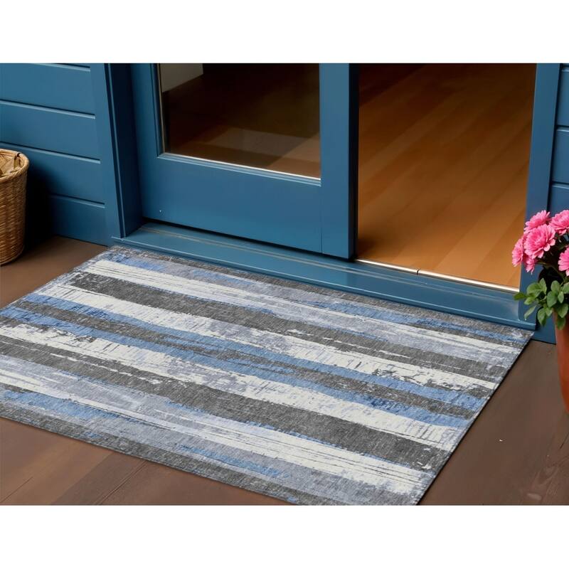 HomeRoots Striped Transitional Rectangle Outdoor Rug - 3' x 5'