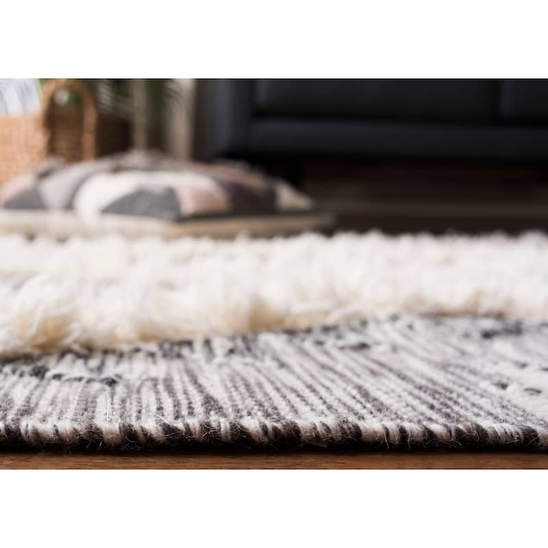 SAFAVIEH Hand-knotted Kenya Arlenne Southwestern Tribal Wool Rug