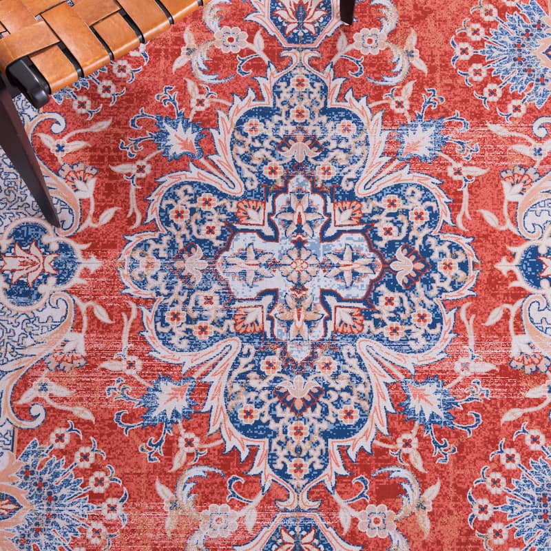 SAFAVIEH Tucson Machine Washable Slip Resistant Mintie Oriental Rug
