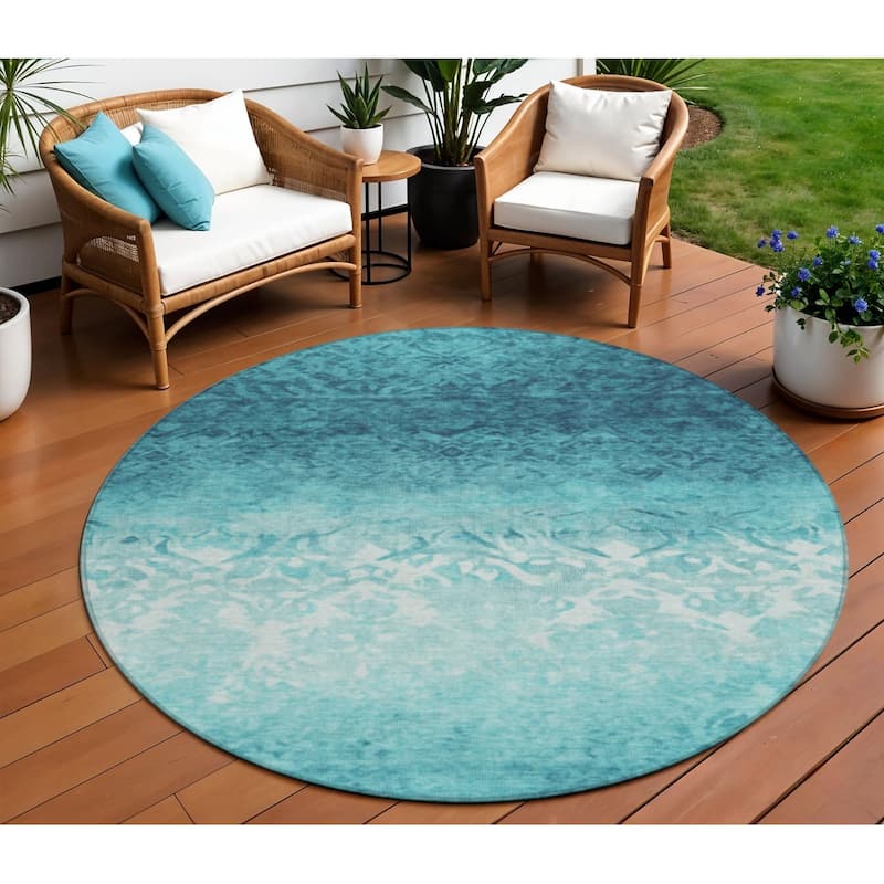 HomeRoots Damask Transitional Rectangle Outdoor Rug - 8' Round