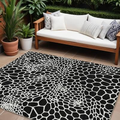 HomeRoots Geometric Transitional Rectangle Outdoor Rug