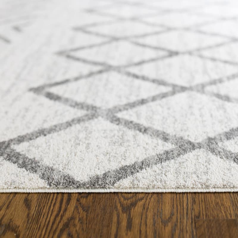 Carson Carrington Salsaker Geometric Area Rug