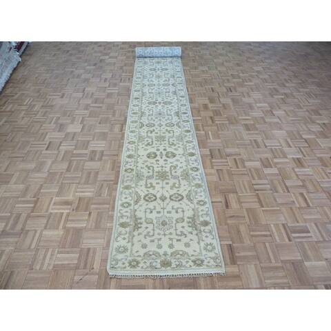 Hand Knotted Ivory Oushak with Wool Oriental Rug (2'7" x 19'3") - 2'7" x 19'3"