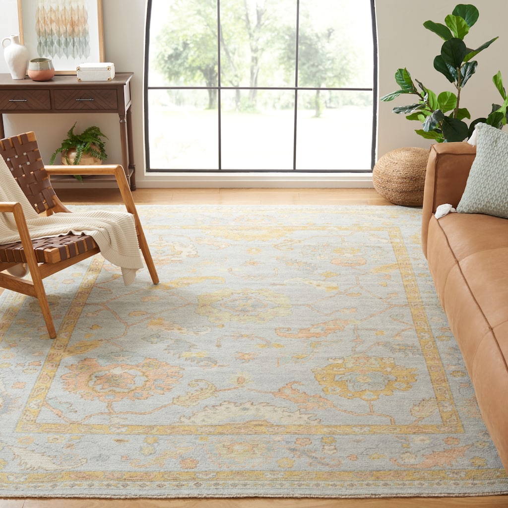 SAFAVIEH Couture Hand-Knotted Vjara Hortencia Traditional Wool Rug