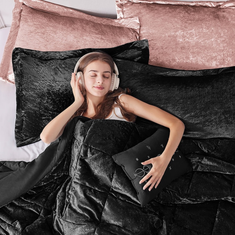 Intelligent Design Isabel Velvet Comforter Set