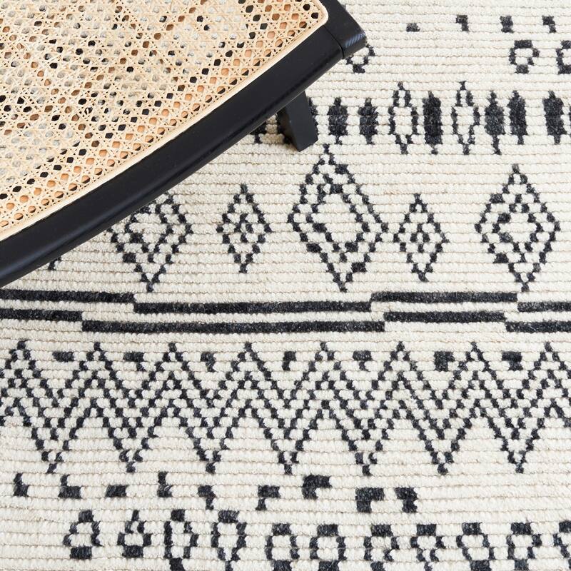 SAFAVIEH Hand-Knotted Kenya Viivi Southwestern Wool Rug