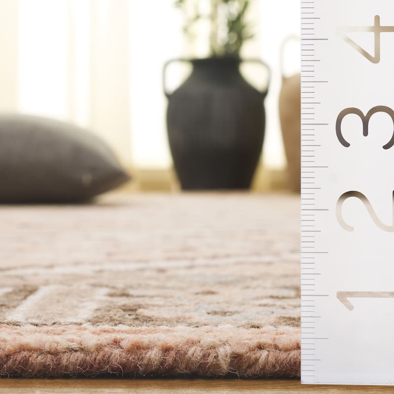 SAFAVIEH Hand-Tufted Aspen Sumangala Traditional Wool Rug