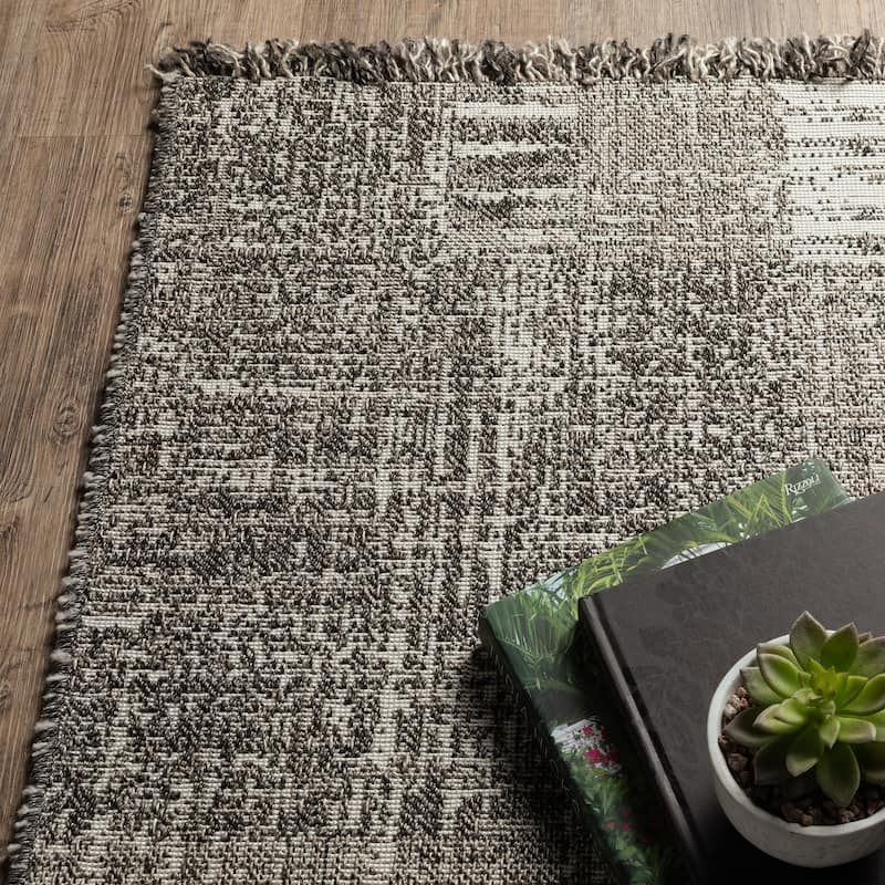 Style Haven Grayton Textured Geometric Beige/ Black Indoor-Outdoor Fringe Edge Rug