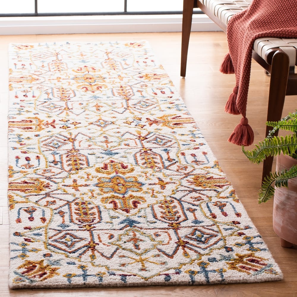 SAFAVIEH Handmade Heritage Snjolaug Floral Wool Rug