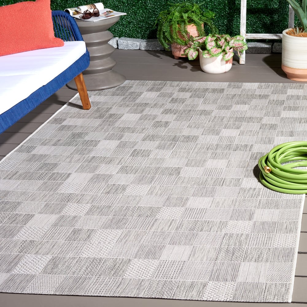 SAFAVIEH Courtyard Hillary Checkered Waterproof Patio Backyard Rug