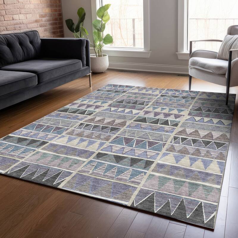Machine Washable Indoor/Outdoor Casual Pennant Chantille Rug