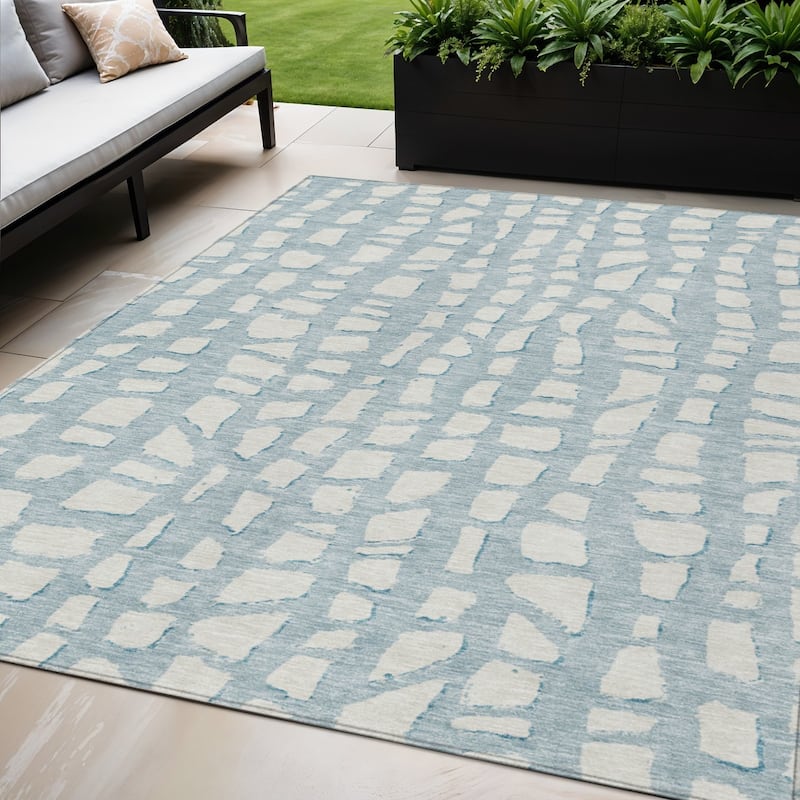 HomeRoots Abstract Transitional Rectangle Outdoor Rug - 5' X 8'