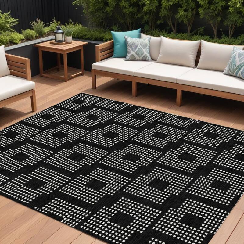 HomeRoots Geometric Transitional Rectangle Outdoor Rug - 8' X 10'