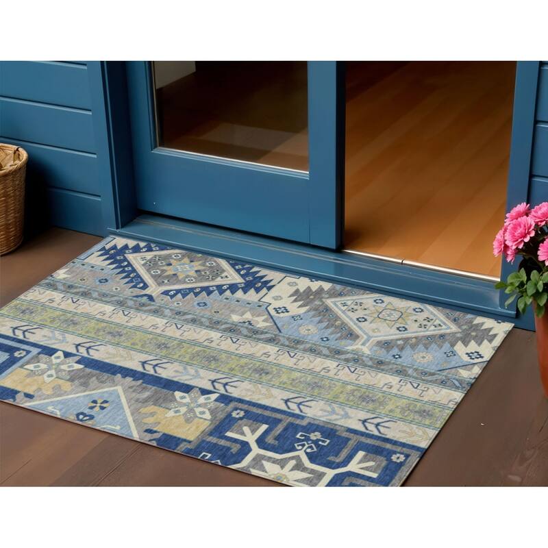 HomeRoots Aztec Transitional Rectangle Outdoor Rug - 3' x 5'