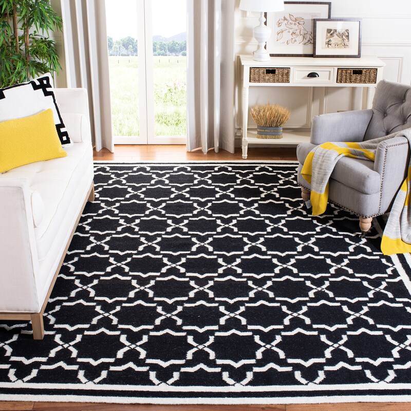 SAFAVIEH Handmade Flatweave Dhurries Everina Modern Moroccan Wool Rug - 6' x 9' - Black/Ivory