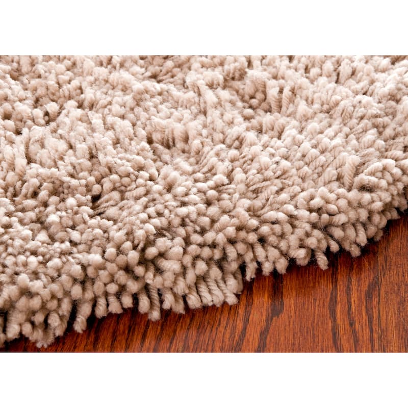 SAFAVIEH Handmade Classic Shag Nakhshun Rug
