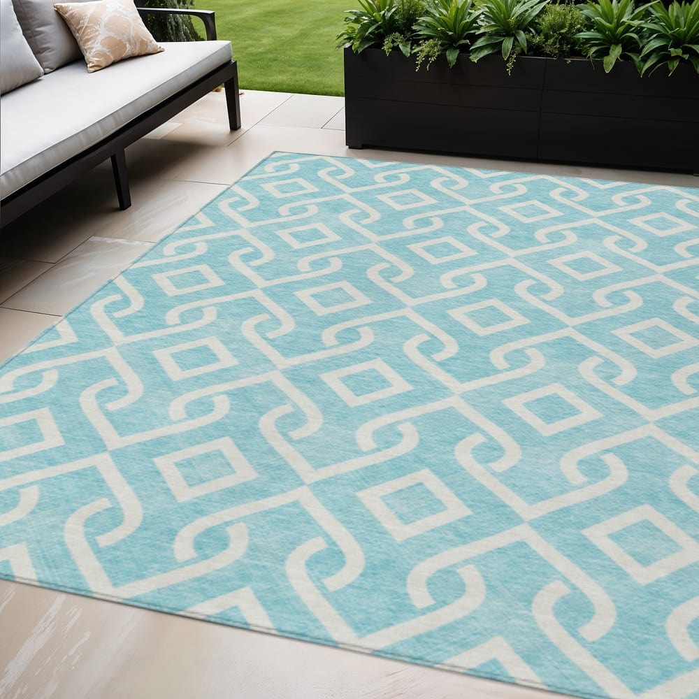 HomeRoots Geometric Transitional Rectangle Outdoor Rug