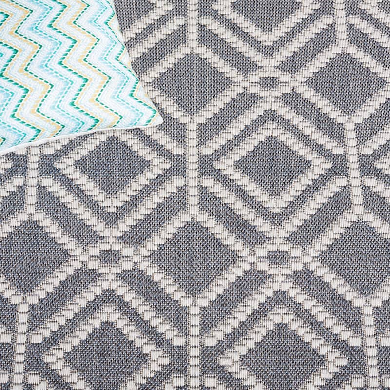 SAFAVIEH Bermuda Jorunn Geometric Indoor/Outdoor Waterproof Rug