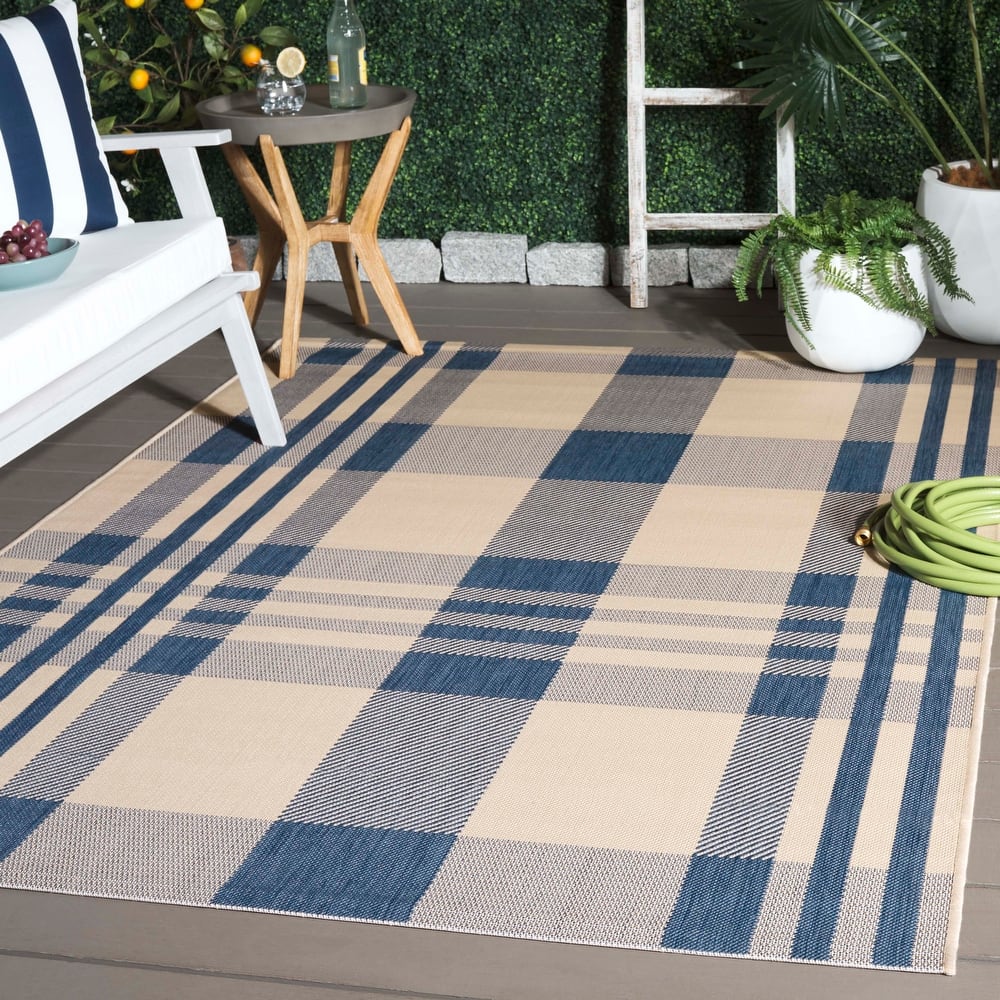SAFAVIEH Courtyard Oriole Plaid Indoor/ Outdoor Waterproof Patio Backyard.