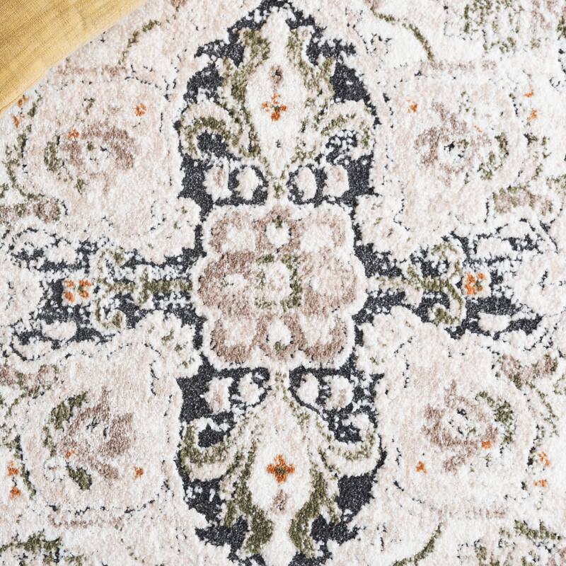 SAFAVIEH Opal Maive Oriental Rug