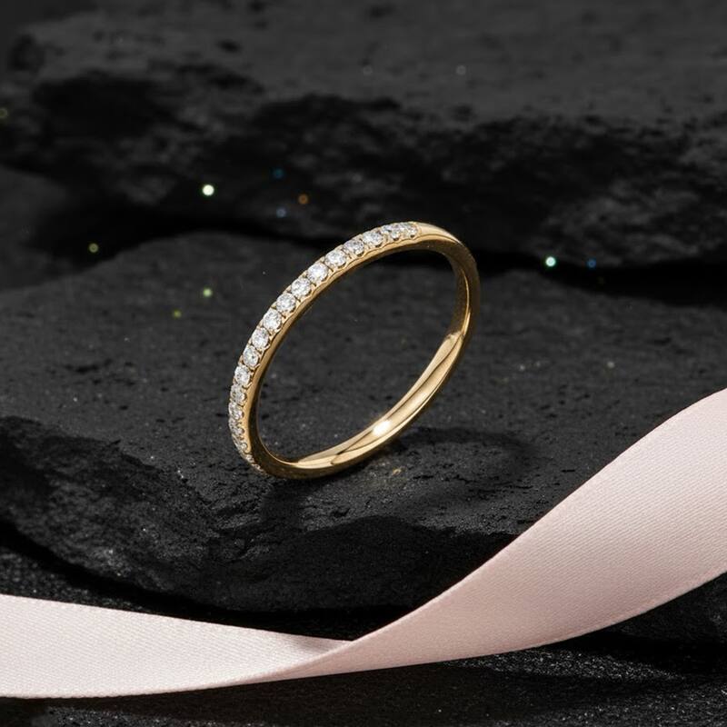 1/5ct TDW Diamond Wedding Band in 14K Gold for Women