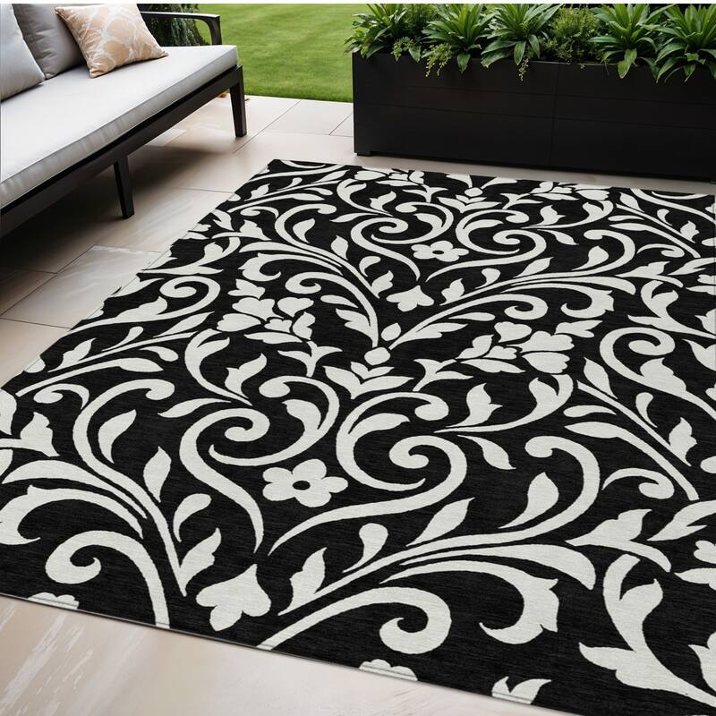 HomeRoots Floral Transitional Rectangle Outdoor Rug - 5' X 8'