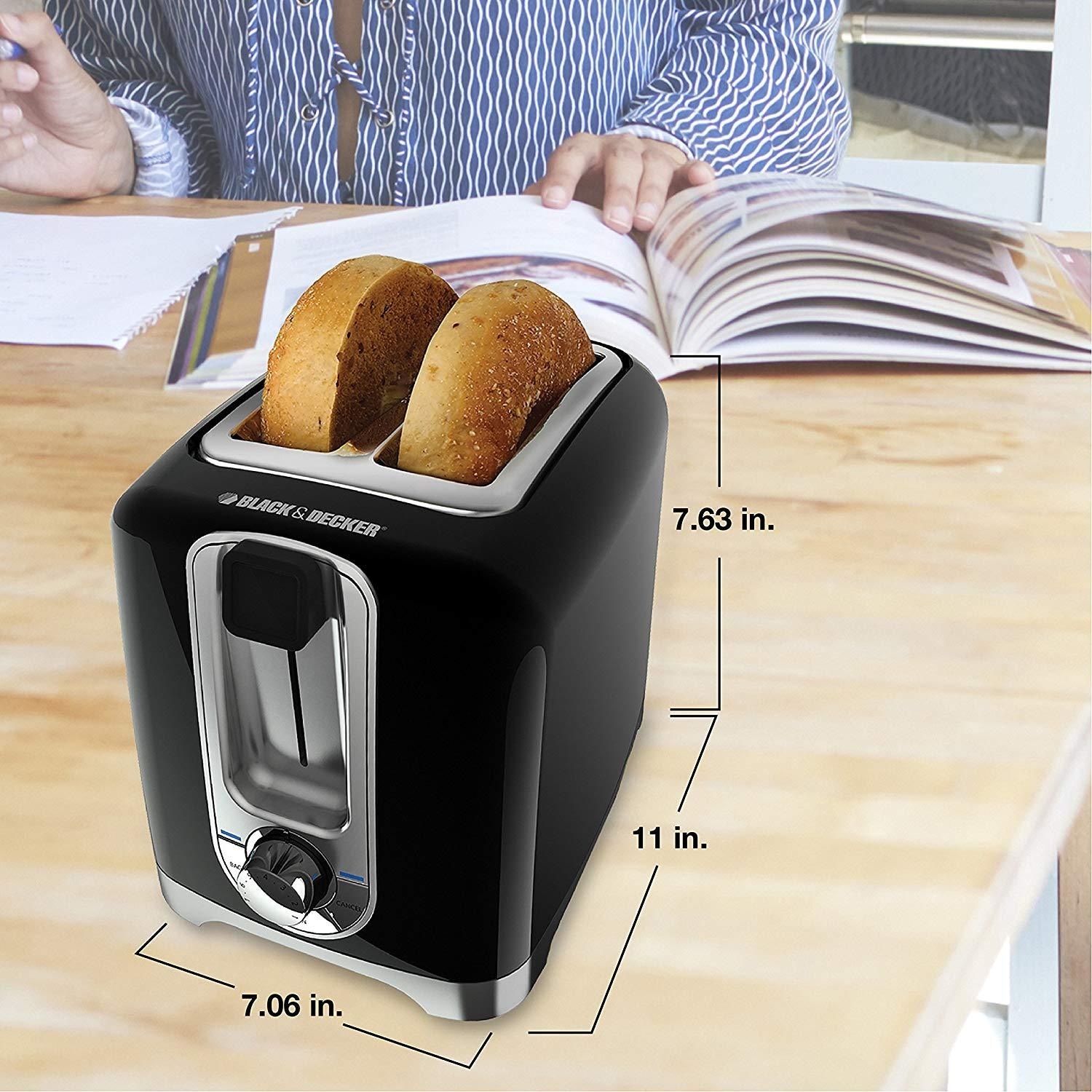 https://ak1.ostkcdn.com/images/products/is/images/direct/9ab22d1ba6172436f2fd489387ac0844ccd56995/BLACK-%26-DECKER-2-Slice-Toaster%2C-Square%2C-Black%2C-with-Bagel-Function-and-Removable-Crumb-Tray%2C-TR1256B.jpg
