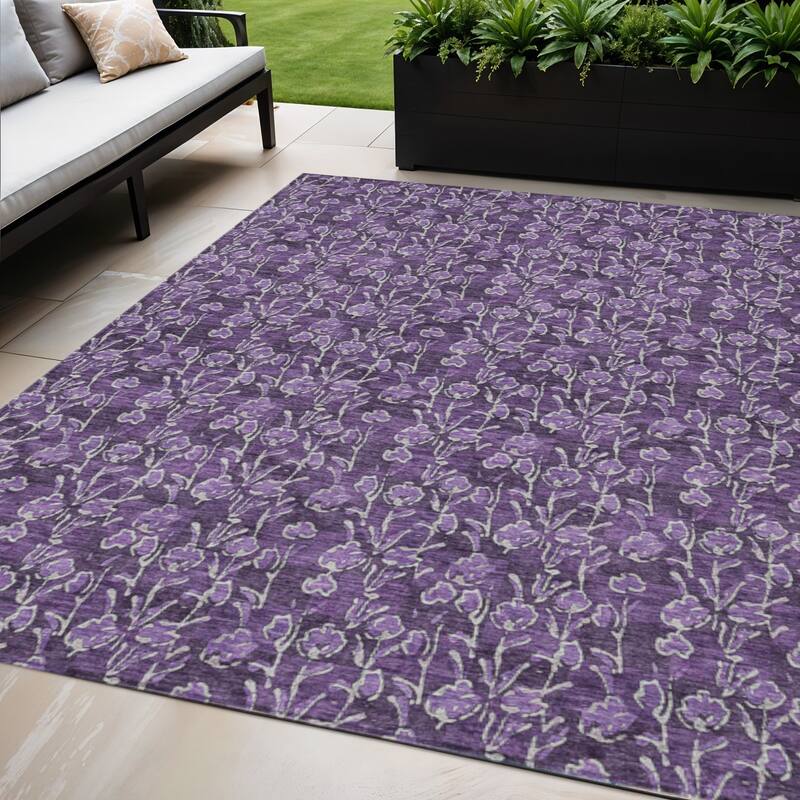 HomeRoots Floral Transitional Rectangle Outdoor Rug - 5' X 8'