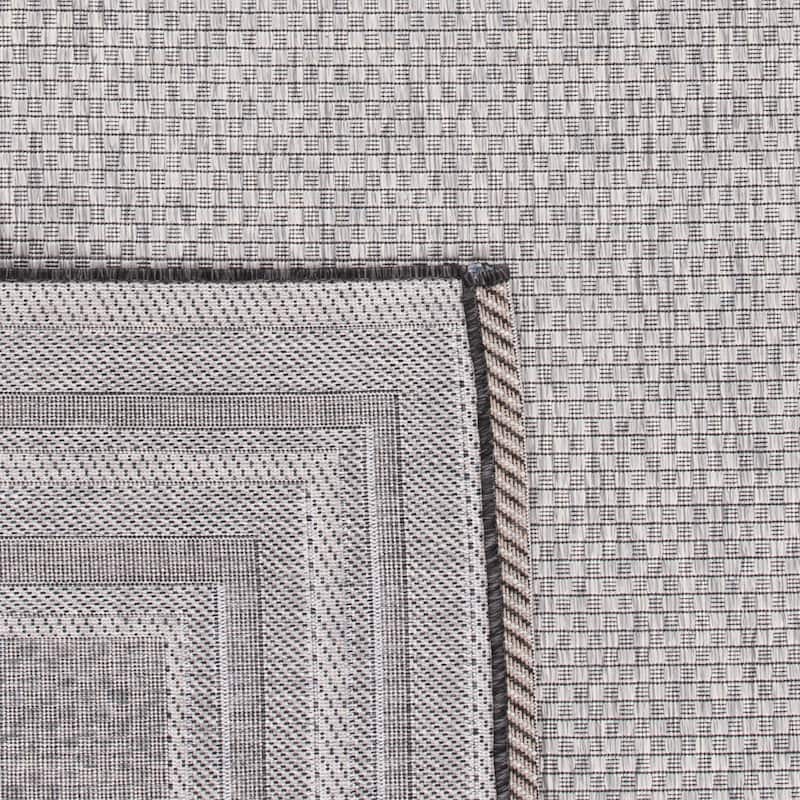 SAFAVIEH Courtyard Vickie Indoor/ Outdoor Waterproof Patio Backyard Rug