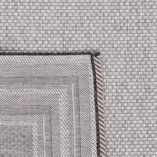 SAFAVIEH Courtyard Vickie Indoor/ Outdoor Waterproof Patio Backyard Rug