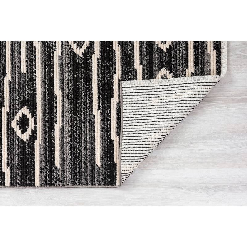 Juniper Collection Black Machine Made Indoor Area Rug