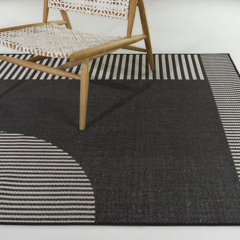 Dennison Recycled Geometric Indoor/Outdoor Area Rug